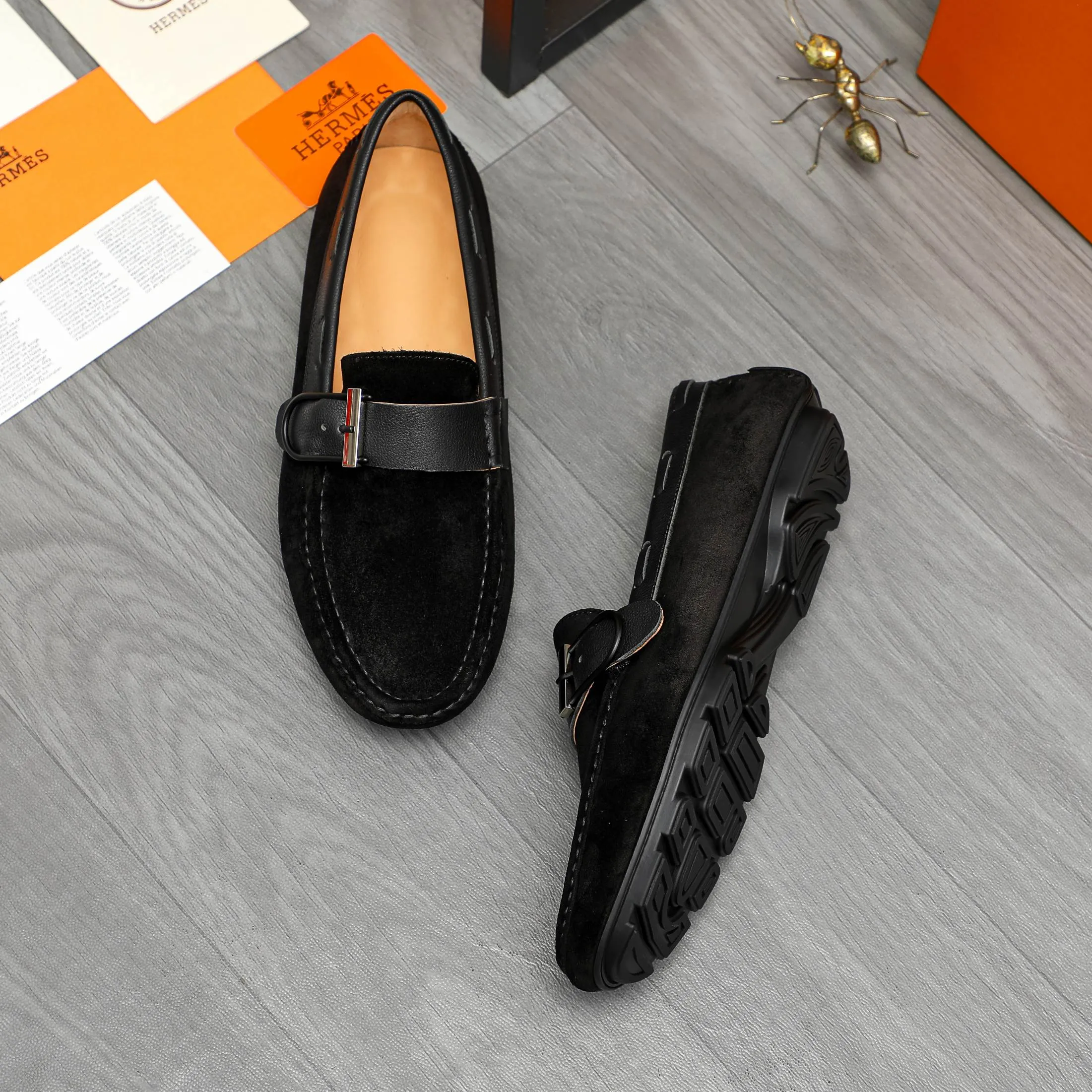 P380 Product trademark: HERMES "Hermes" casual slip-on men's shoes Regular size: 38-44 Product material: Selected frosted cowhide upper, pigskin lining, rubber outsole